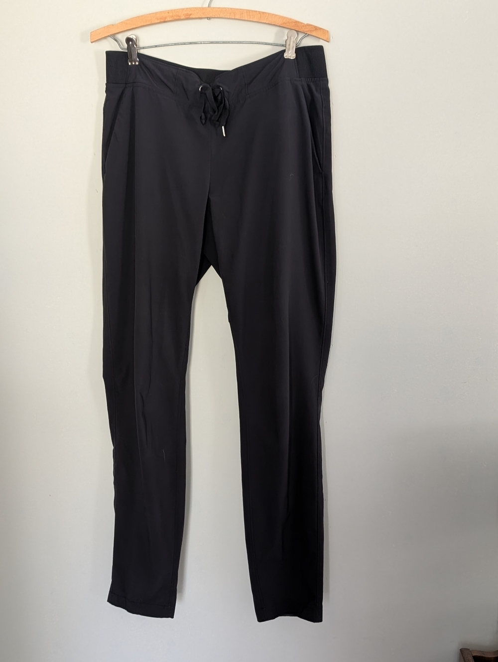 Athleta | Women's 10 Tall | Black Jogger Pant